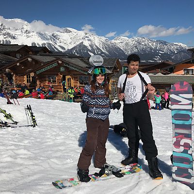Valentina und Joé beim Snowboardkurs mit Roos. Danke!!
