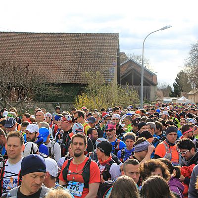 Fast 1.000 Trailrunner gehen an den Start. Tolle Stimmung ;-)