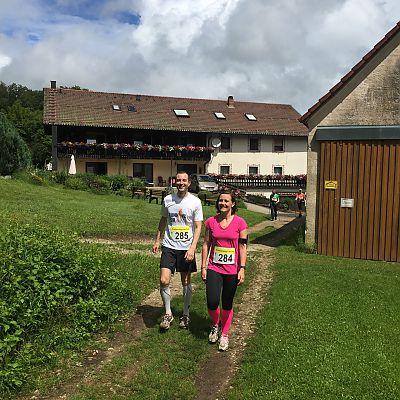 Frankenweg-Lauf 2016: Jenni und Lutz auf der 24 km Strecke in Leienfels.
