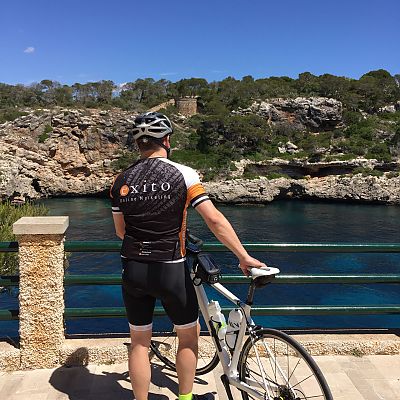 Mai 2017: Michael fährt sein Gipfelstürmer-Radtrikot auf Mallorca aus.