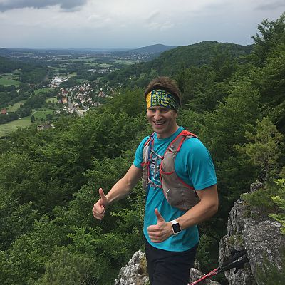 Juni 2017: Bart absolviert einen ausgedehneten Vorbereitungs-Berglauf auf dem 1.000 Höhenmeter Rundwanderweg rund um Pommelsbrunn.