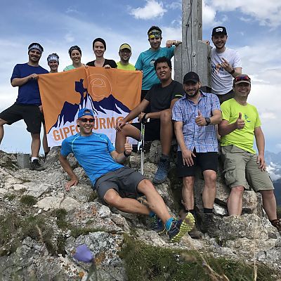 Juli 2017: Ein Teil der Gipfelstürmer sammelt EXTRA-Kilometer bei der Besteigung der Schochenspitze.