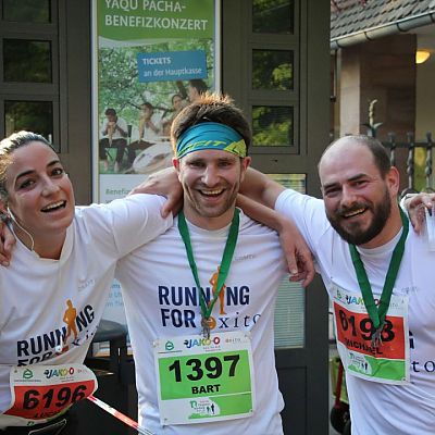 Juni 2017: Tiergartenlauf Nürnberg 2017. Gipfelstürmer Lucía, Bart und Michael sind glücklich nach dem Zieleinlauf.