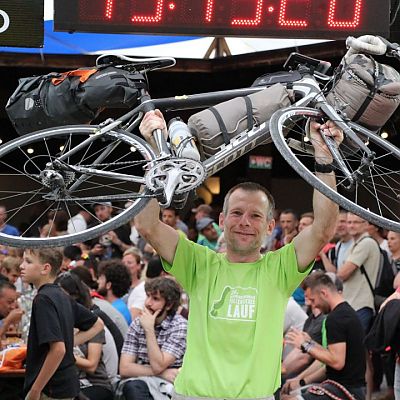 ZUT 2017: Birger ist stolz auf seine extrem lange Anreise. Er hatte die Woche vor dem ZUT für Aufsehen gesorgt, da er aus Schwerin 800 km mit dem Fahrrad anreiste und über seine Tour regelmäßig twitterte. Er ging am Samstag auf die 101,60 km lange Ultratrail-Strecke.