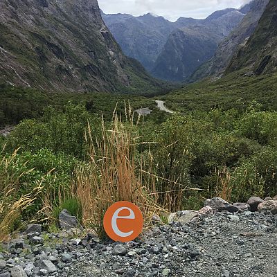 März 2018, Neuseeland: Das "e" mit Bastian im Fiordland-Nationalpark.