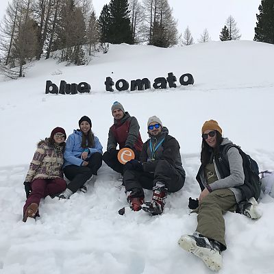 März 2018, Obertauern: Beim BLUE TOMATO Dirty Thirty Event "The Backyard" im Snowpark Obertauern. Wir feiern mit - unser "e" ist gemeinsam mit Ana, Amanda, Lucía, Tobi und Giuseppe nach Österreich gereist.