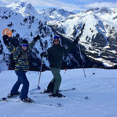 Februar 2018, Arlberg: Wenn die Berge tief verschneit sind und die Sonne strahlt, dann zieht es unser "e" auf die Skipiste. Im Februar verbrachte das "e" Ski-Tage mit Bart am Arlberg.