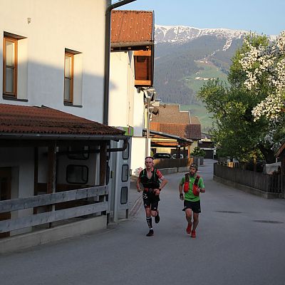 Gerald Fister und Alex Knoblechner führen in Birgitz nach ca. 21 KM. Sie werden später 3. und 4.